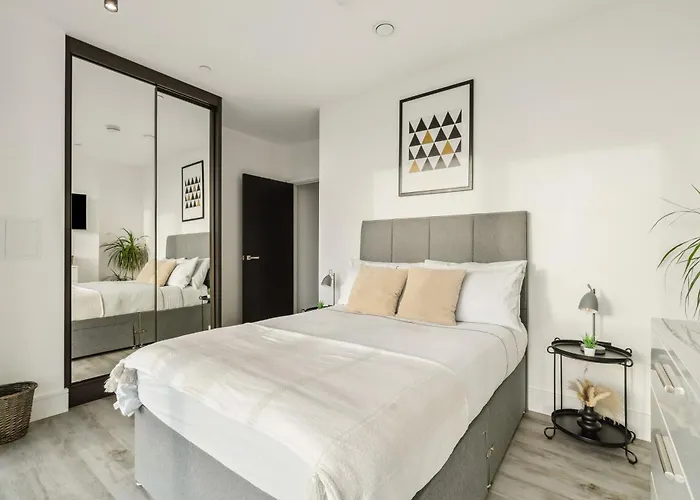 Modern Room, Scenic View, Fast Wi-Fi, Balcony