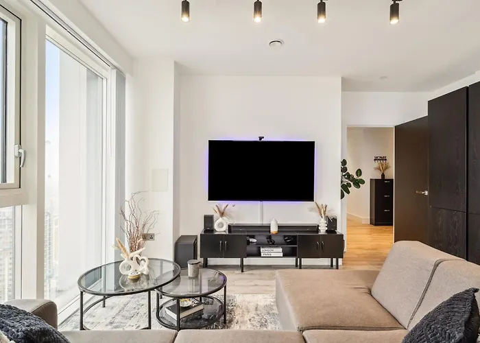 Modern Room, Scenic View, Fast Wi-Fi, Balcony