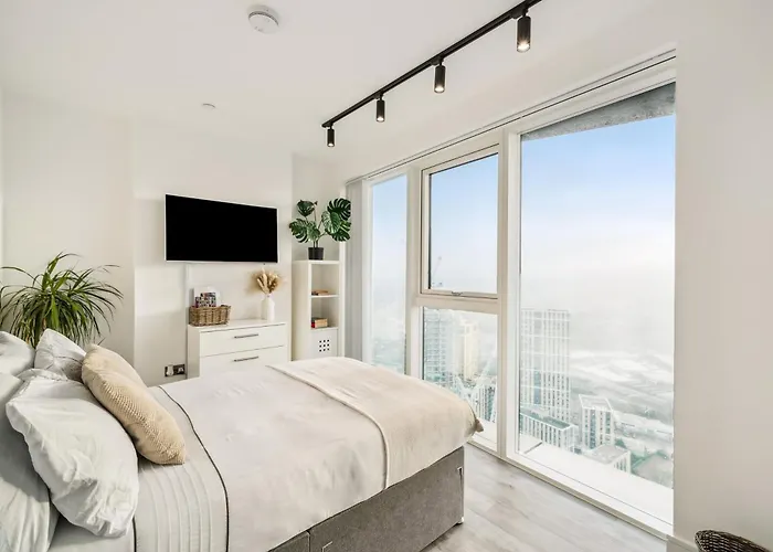 Modern Room, Scenic View, Fast Wi-Fi, Balcony