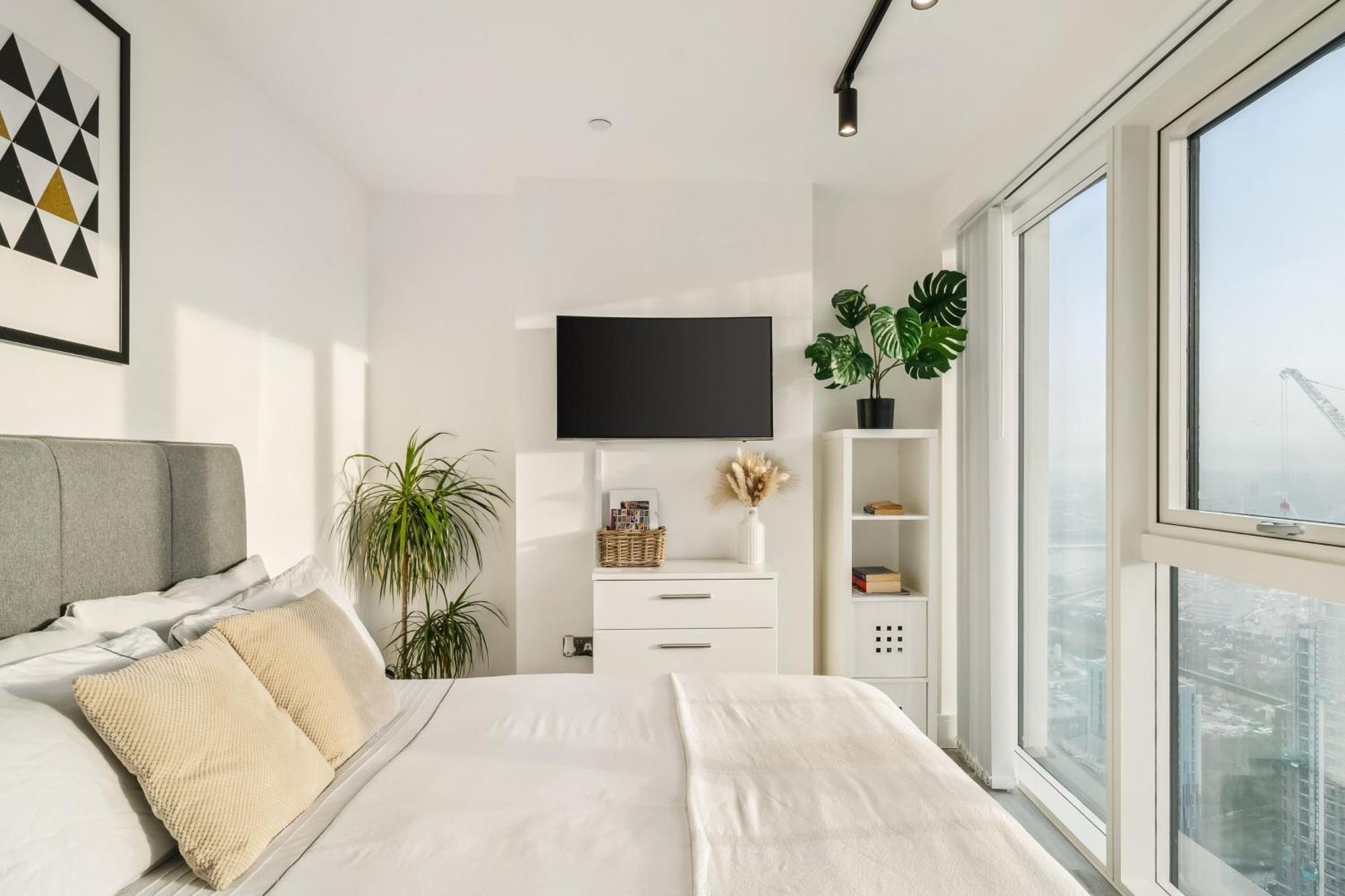 Homestay Modern Bedroom, Scenic View, Fast Wi-fi, Balcony